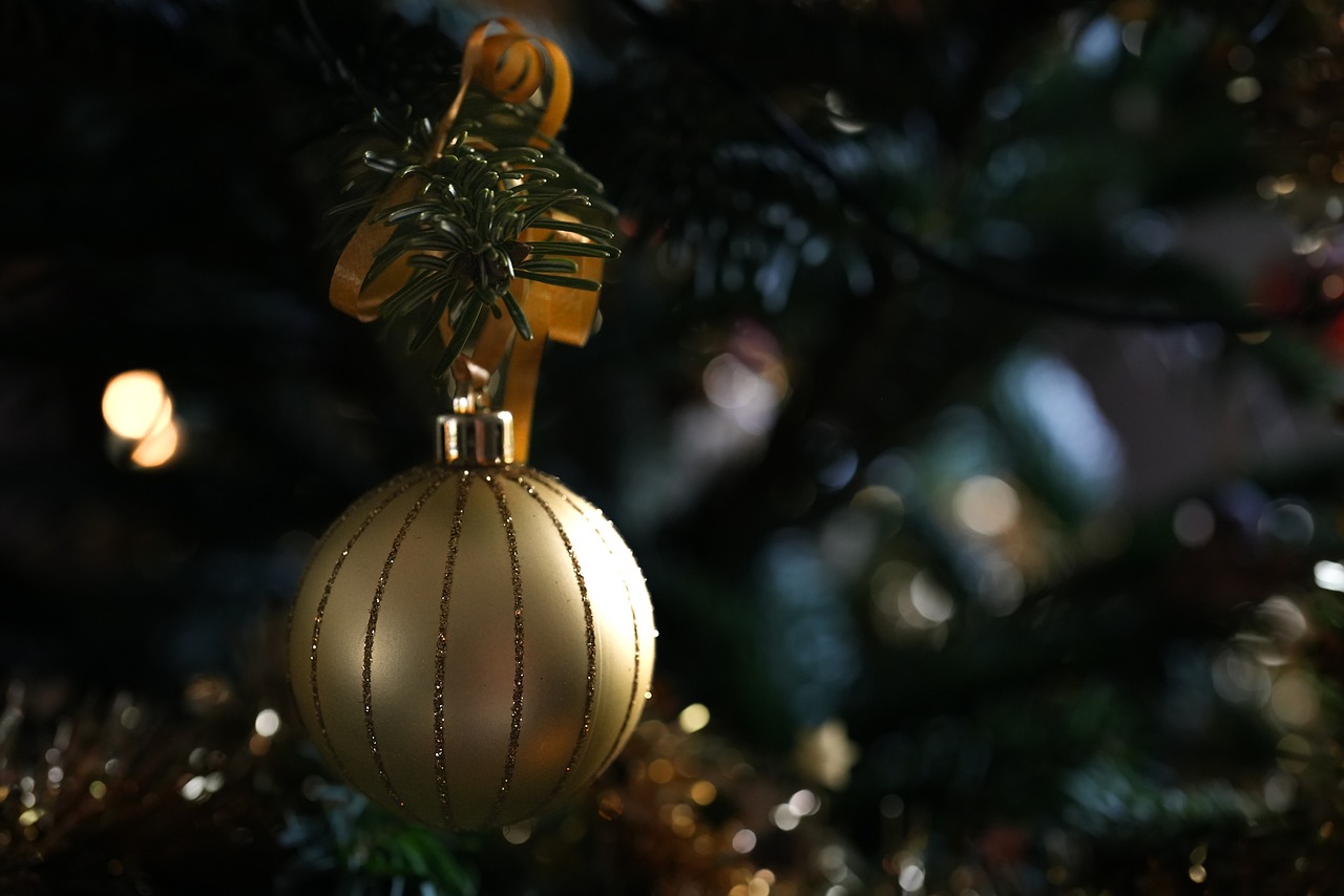 10 Unique Ideas for DIY Seasonal Decorations